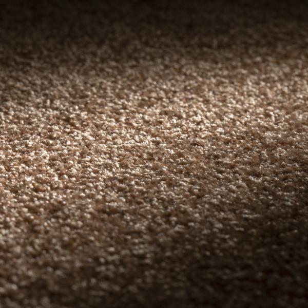 JAB Amaze 067 fraise – quadratische Draufsicht Velours-Teppichboden in fraise